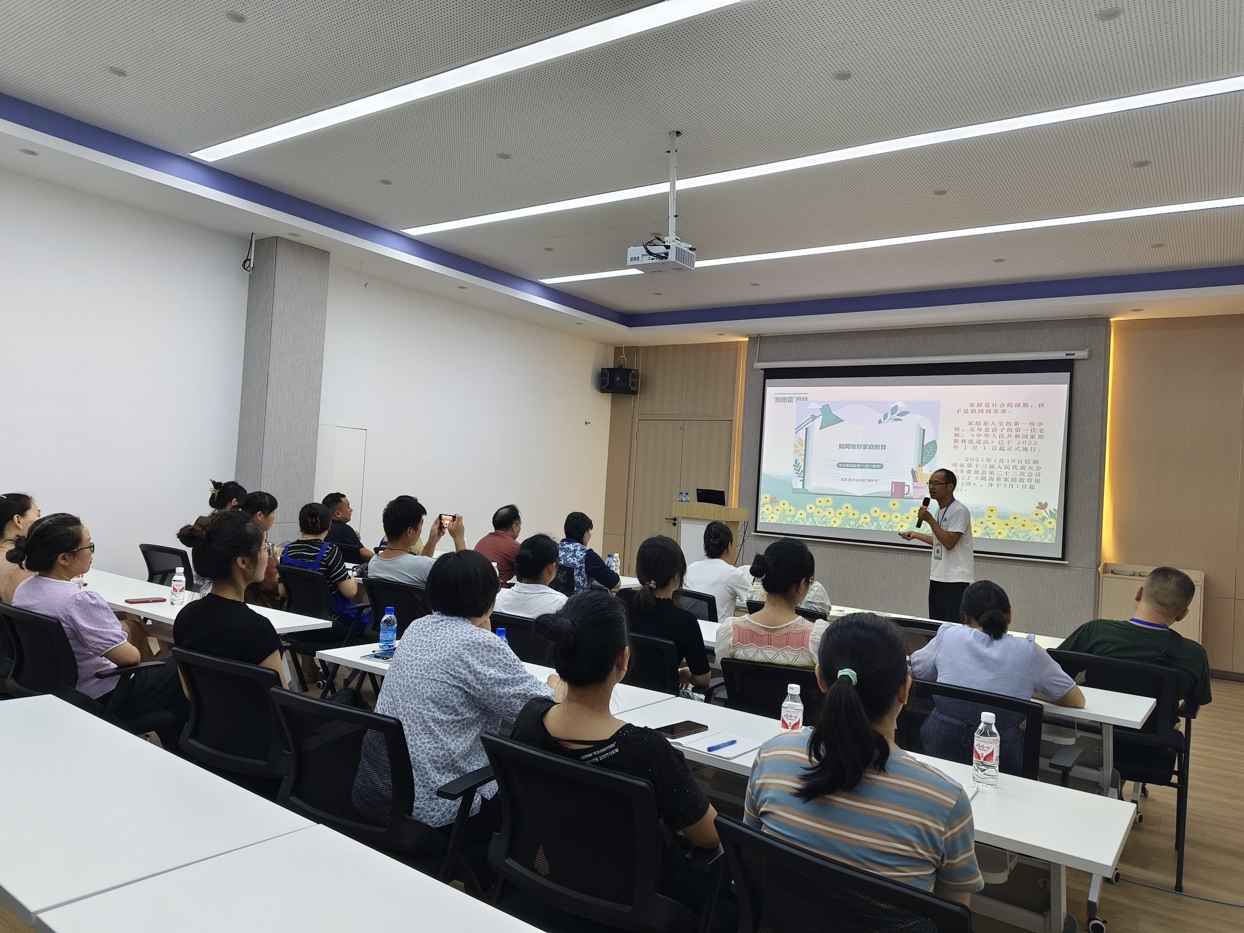 共同澆灌 培育花開 | 家庭教育指導(dǎo)服務(wù)“向陽(yáng)花”行動(dòng)走進(jìn)湖南萌恒